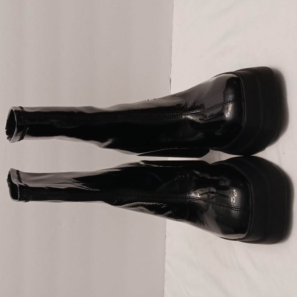 Free People size 39.5(US 9.5) women's faux Patent leather black platform Boot.